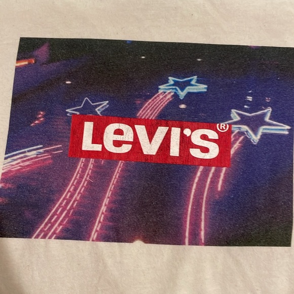 Levi's Neon Star Graphic Women's T-Shirt - Picture 2 of 4
